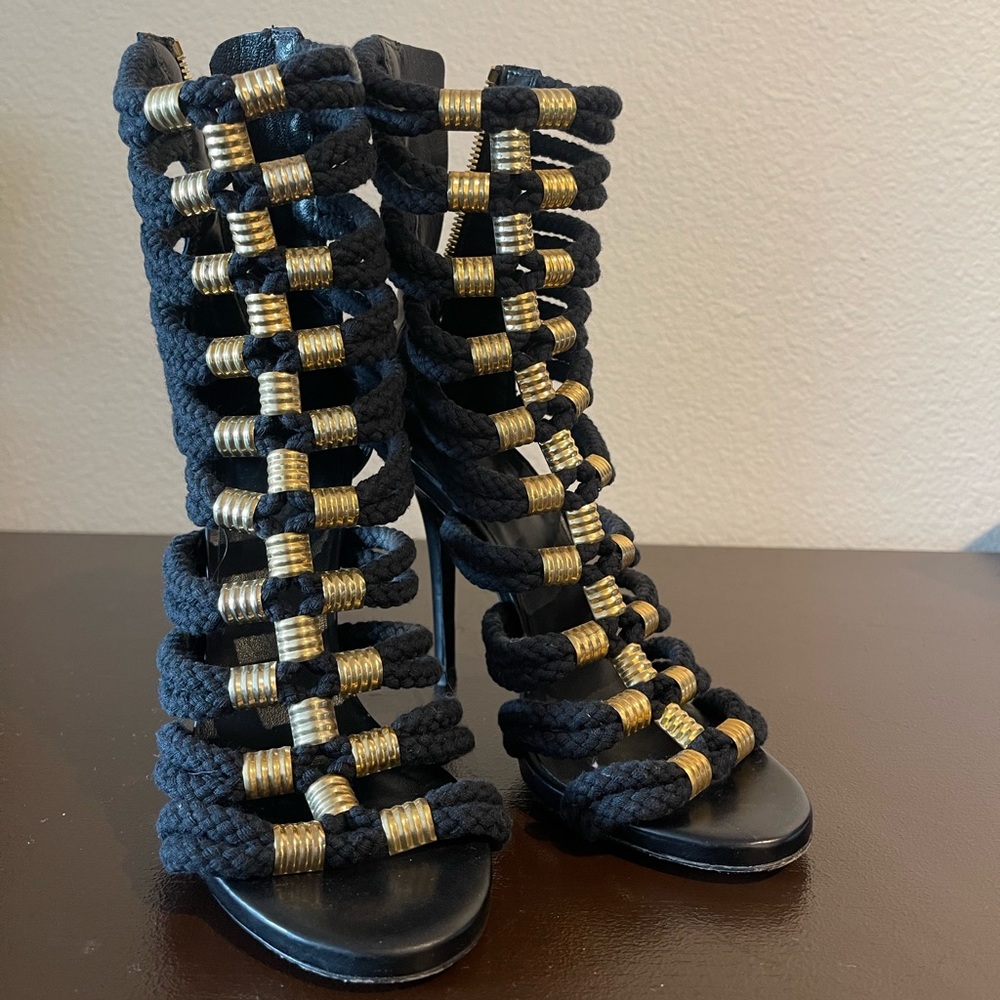 Beautiful black shoes been gently worn 2 times.from BALMAIN & H&M collaboration